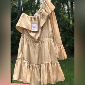 IORANE gold off shoulder dress Sz Small